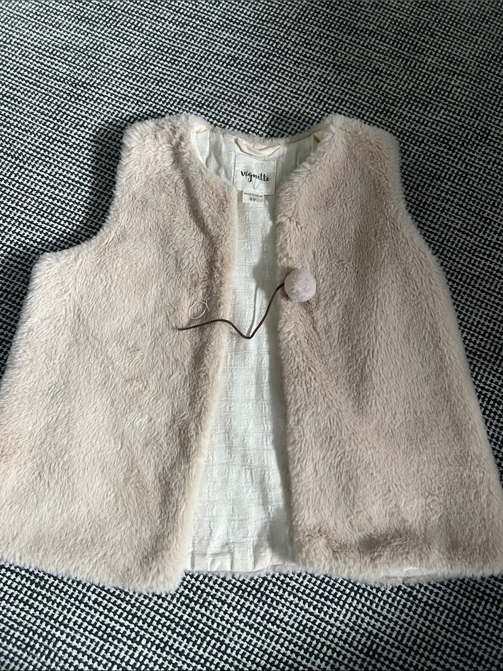 Vignette Blush Pink Faux Fur Vest 5Y. Needs button.